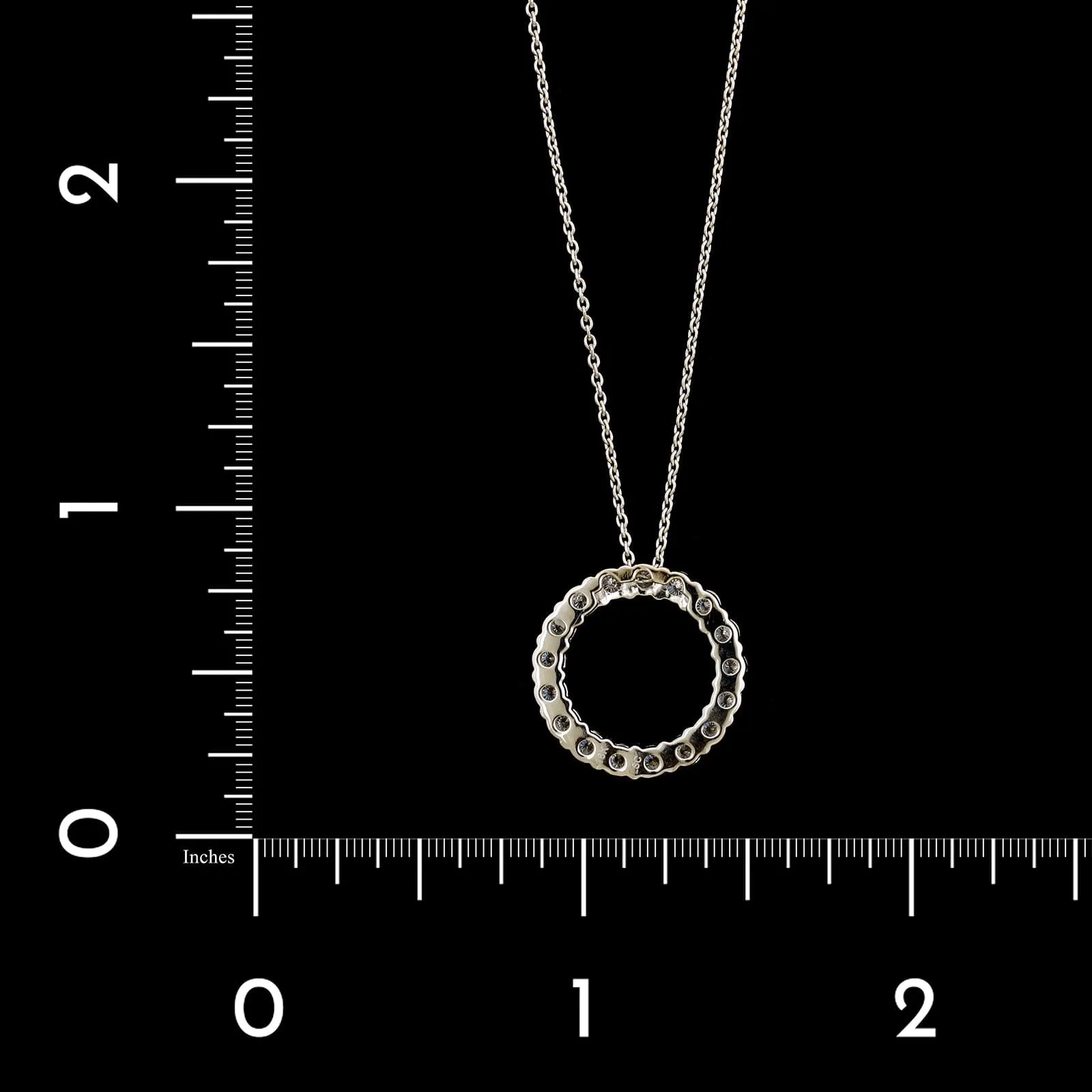 18K White Gold Estate Diamond Circle Pendant