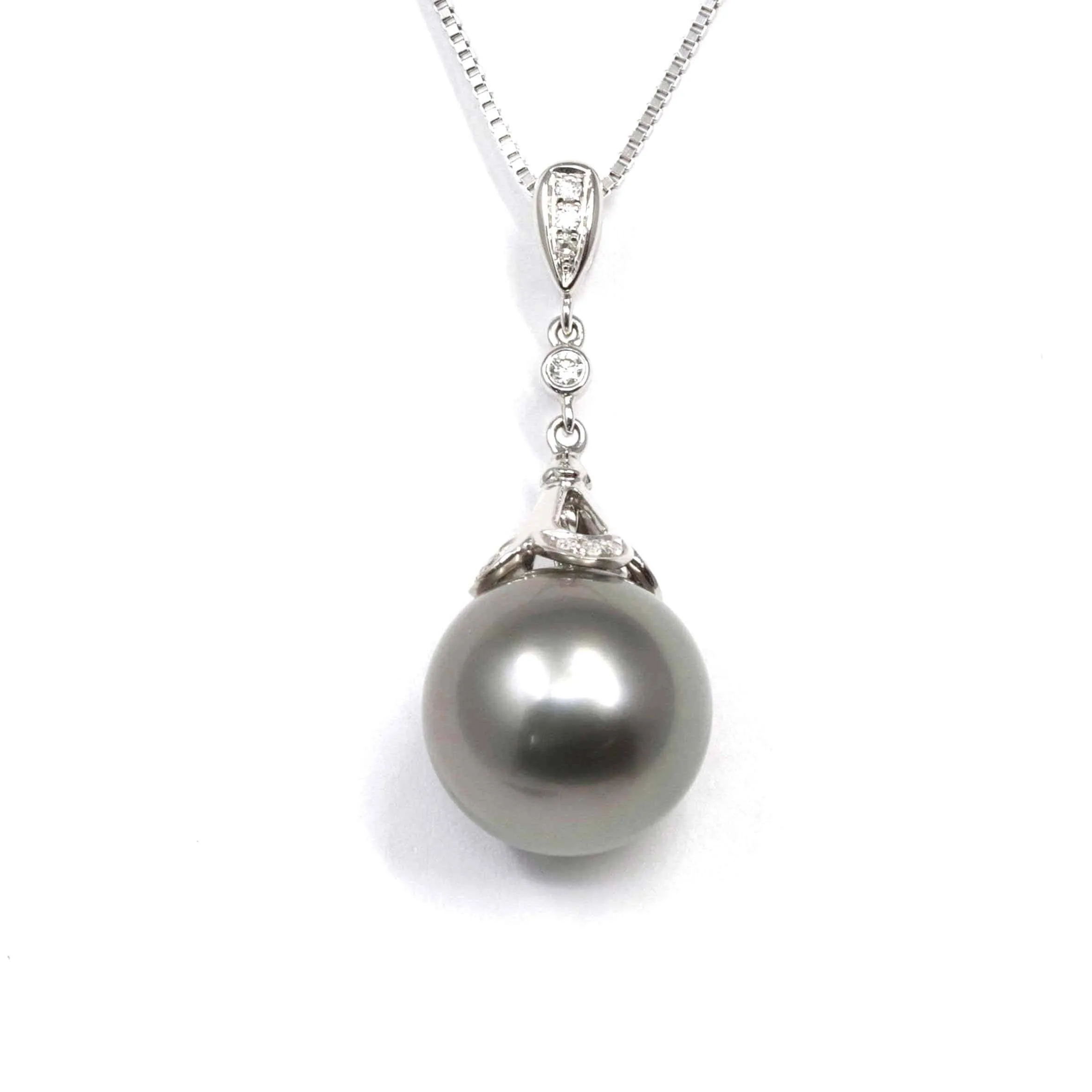 Baikalla Jewelry? 18k Gold Round Black Tahitian South Sea Cultured Pearl & Diamond Pendant Necklace for Women in AAA Quality