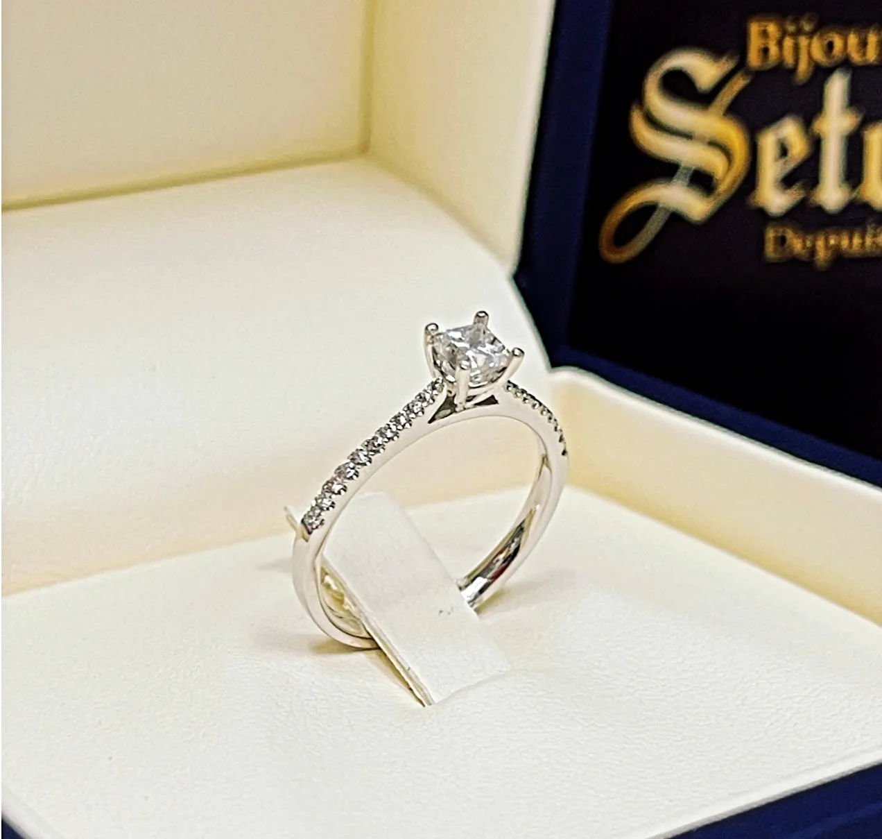 Diamond engagement ring