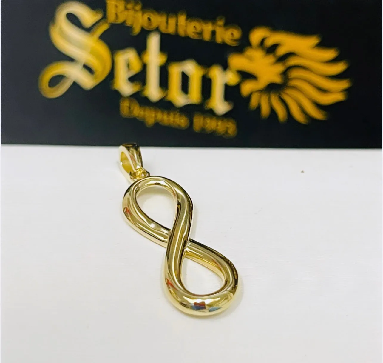 Infinity pendant