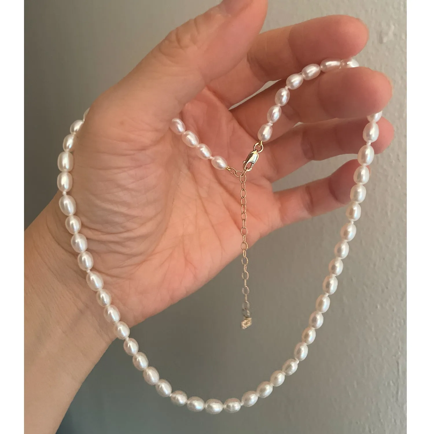 Oval pearl necklace