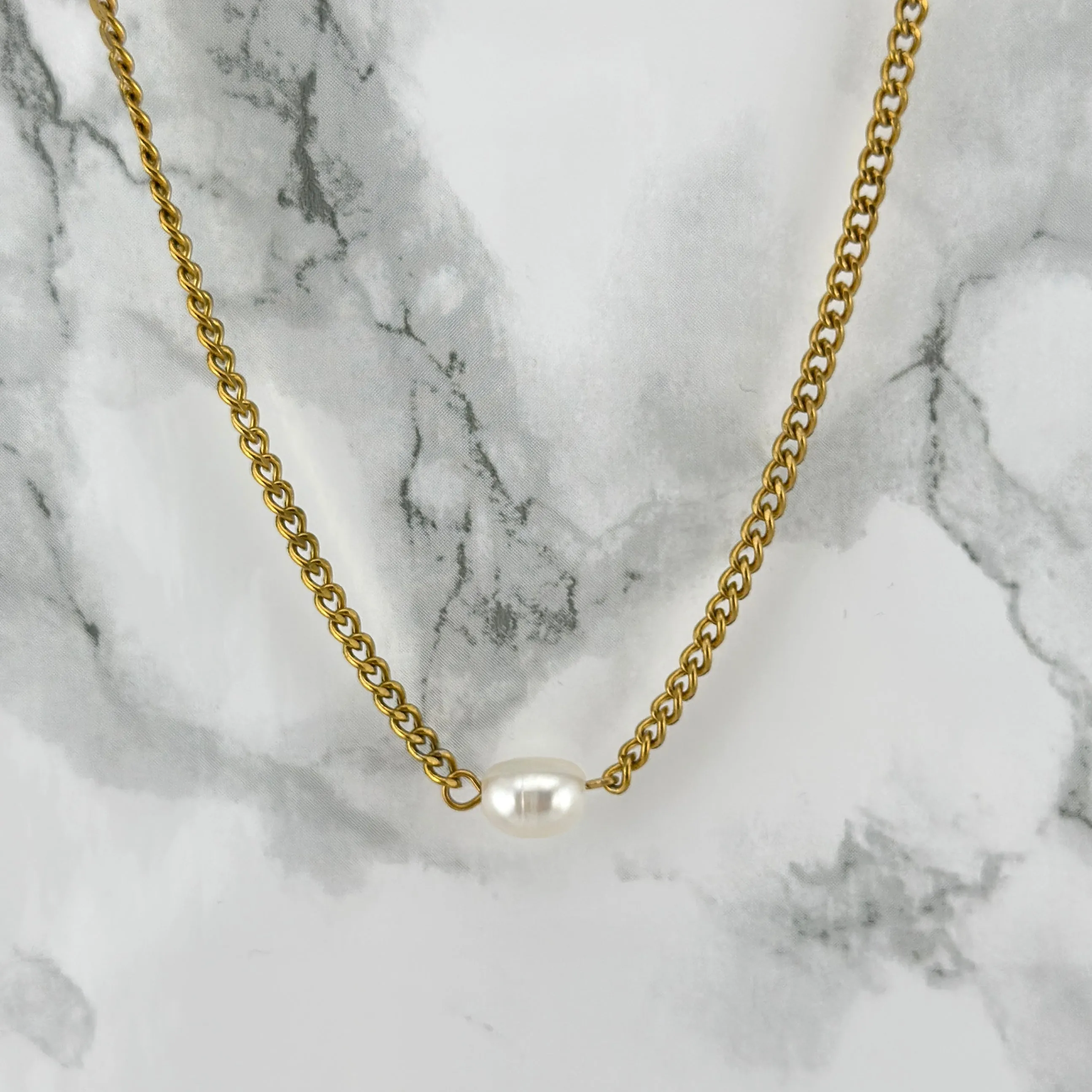 Pearl choker