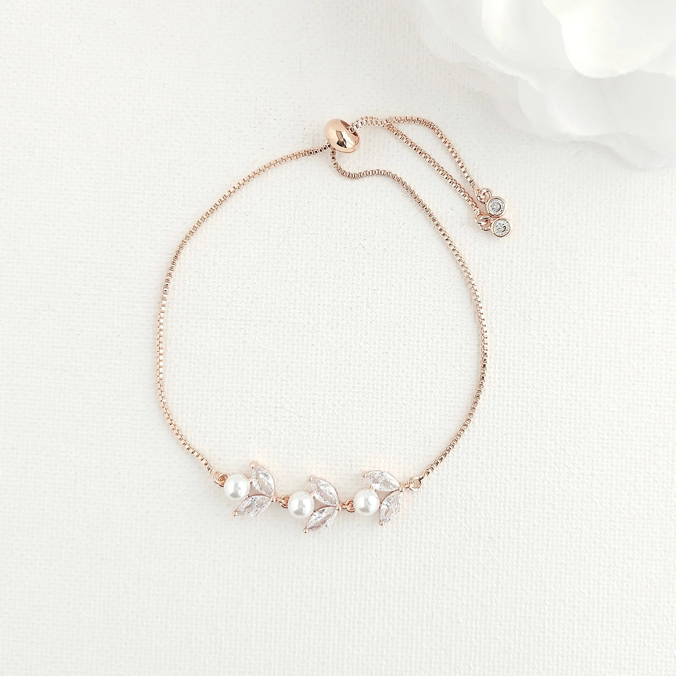 Sliding Gold Bracelet With Pearls-Leila