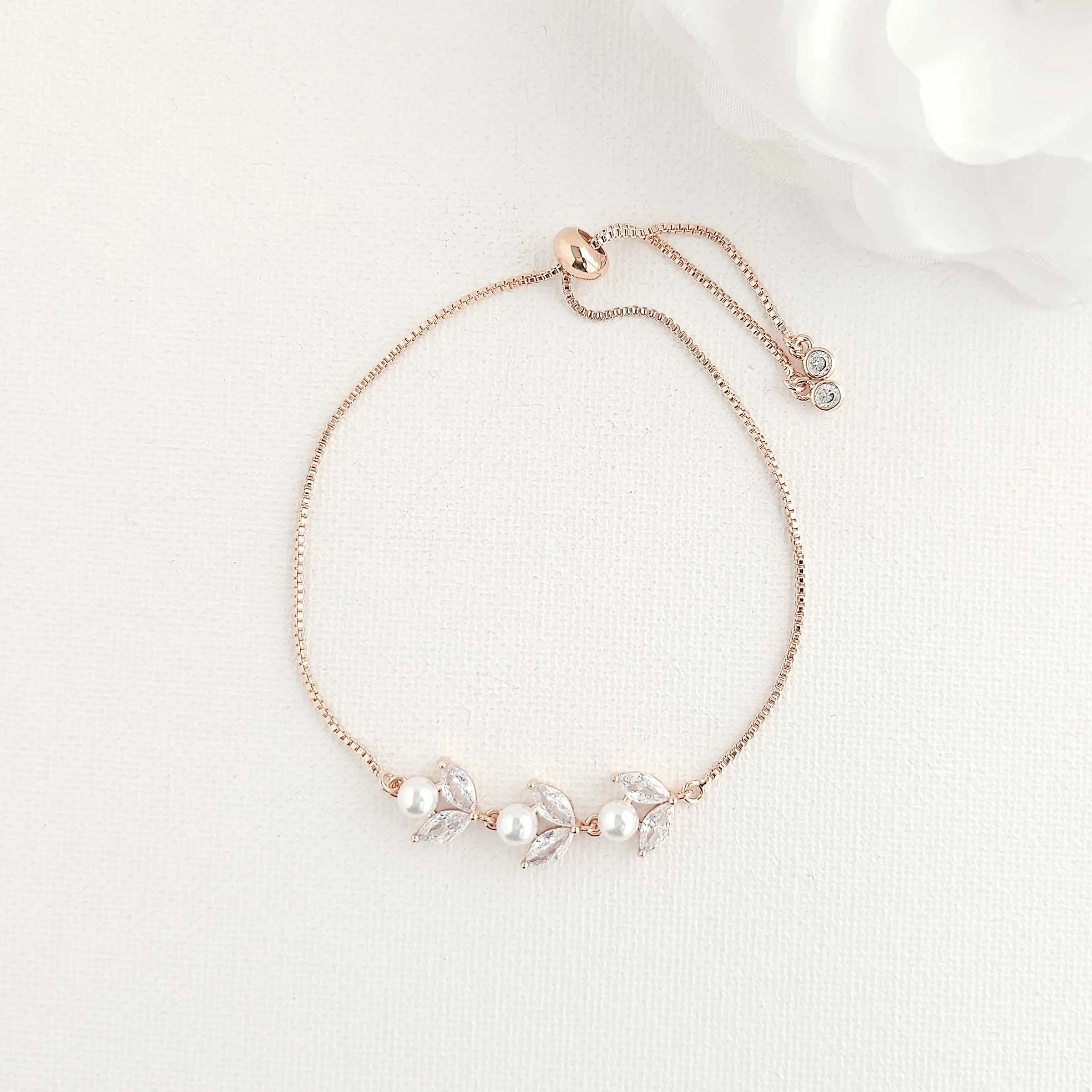 Sliding Gold Bracelet With Pearls-Leila