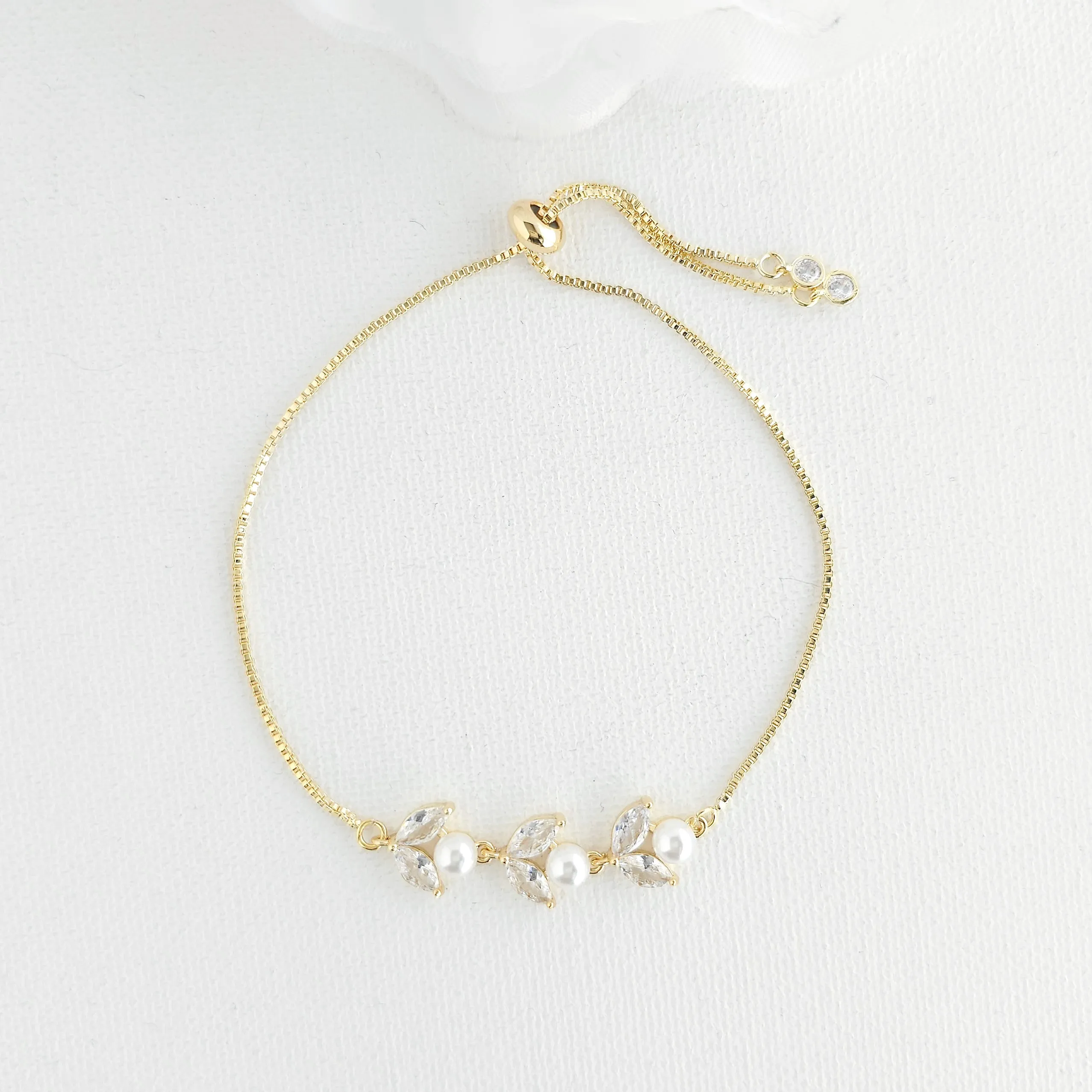 Sliding Gold Bracelet With Pearls-Leila