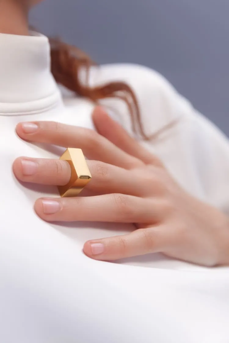 Square ring in gold