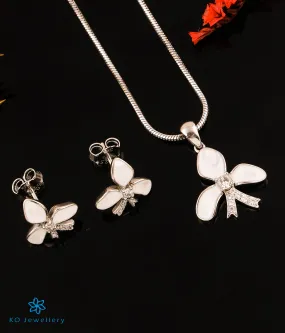 The White Flower Silver Pendant Set