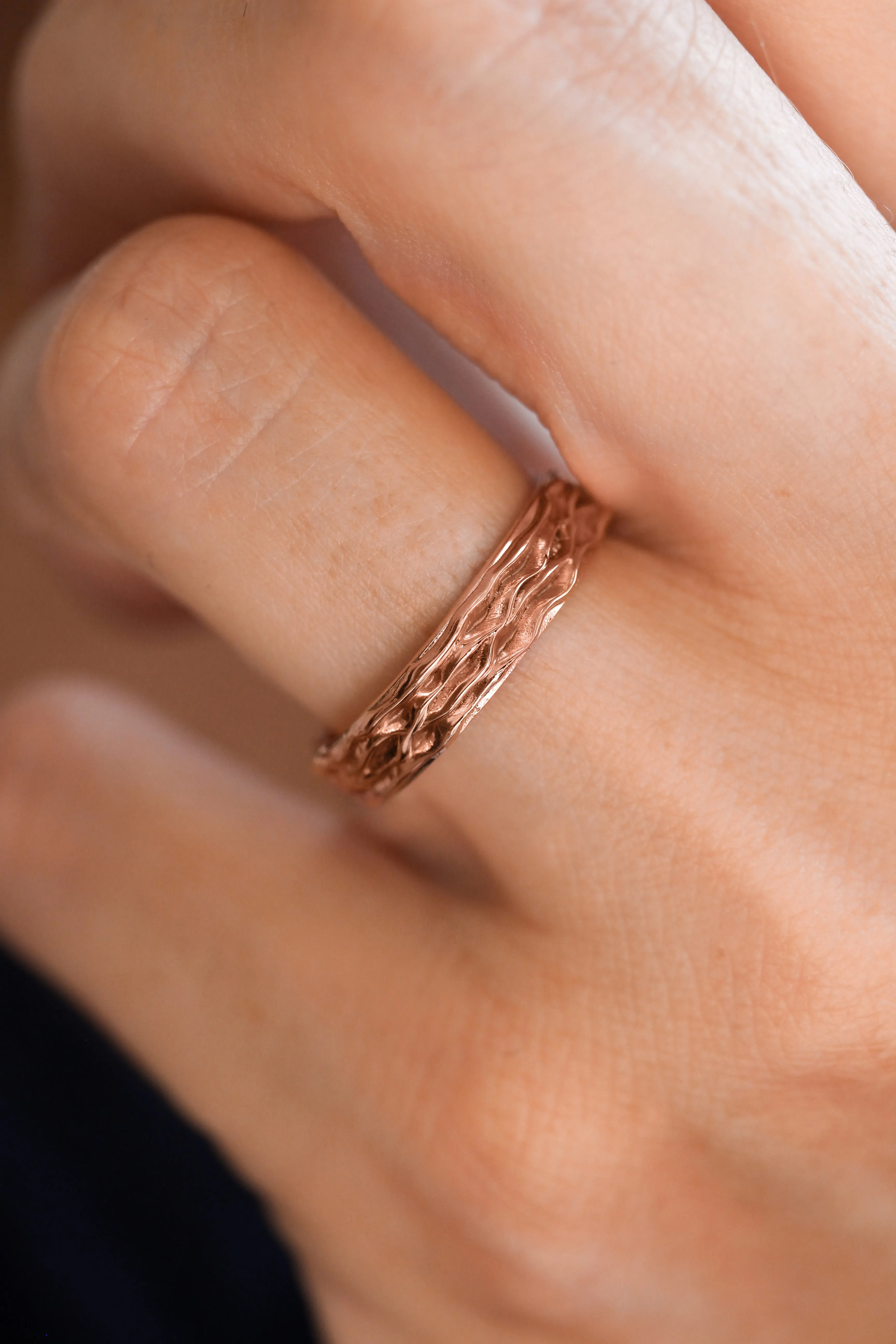 Waves textured ring, 4 mm wedding band